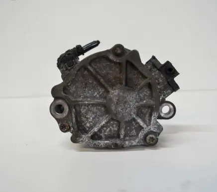 Ford Kuga II Vacuum pump 9804021880