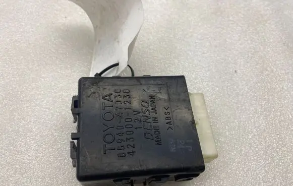 Toyota Prius (XW20) Window wiper relay 8594047030