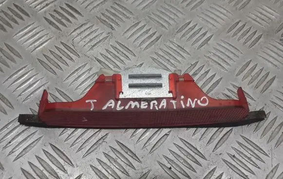 Nissan Almera Tino Third/center stoplight