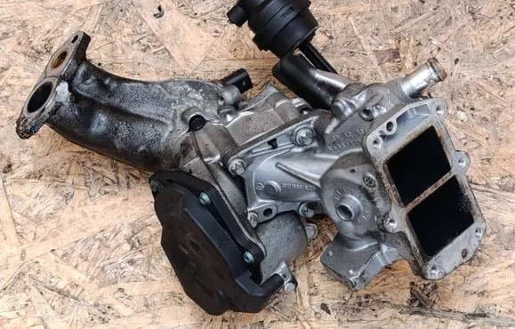 Mercedes-Benz E W212 EGR valve A6511400760 A6510940065 A2C83261200