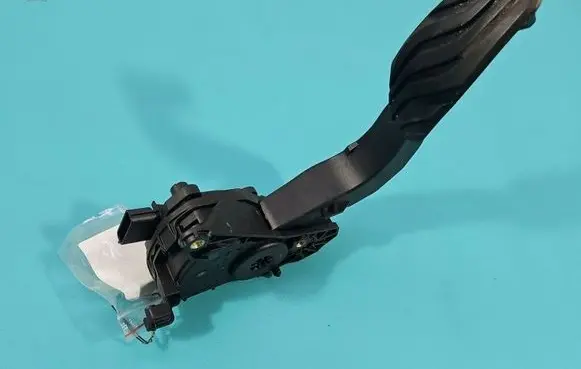 Dacia Duster III Accelerator throttle pedal 180108467RB IMPRK1571507