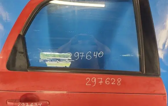 Suzuki SX4 Front windscreen/windshield window 8454180J00