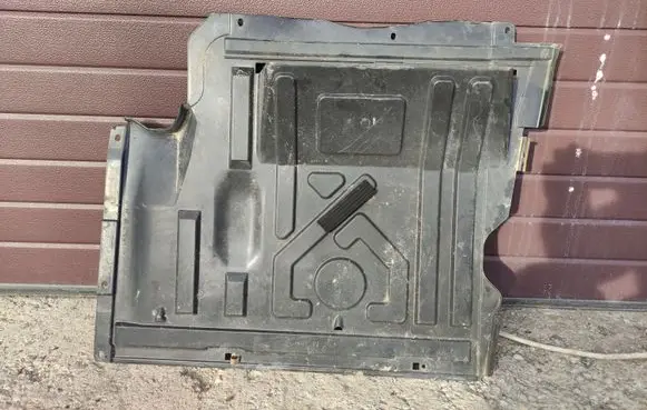 Mercedes-Benz Vaneo W414 Engine splash shield/under tray A4146982130 4146982130