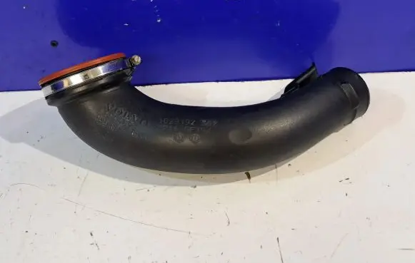 Volvo V70 Air intake hose/pipe 30774692