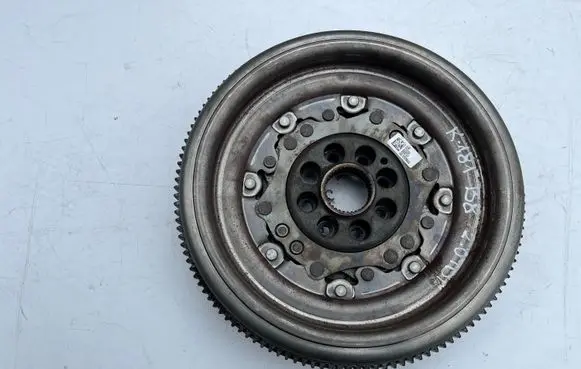 Volkswagen PASSAT B8 Flywheel 04L105266AG
