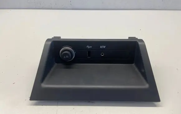 Skoda Fabia Mk3 (NJ) USB socket connector 6V0857367A 8112866