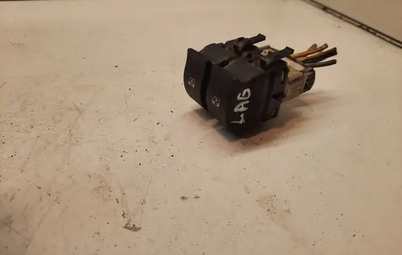 Renault Laguna II Electric window control switch 015090A