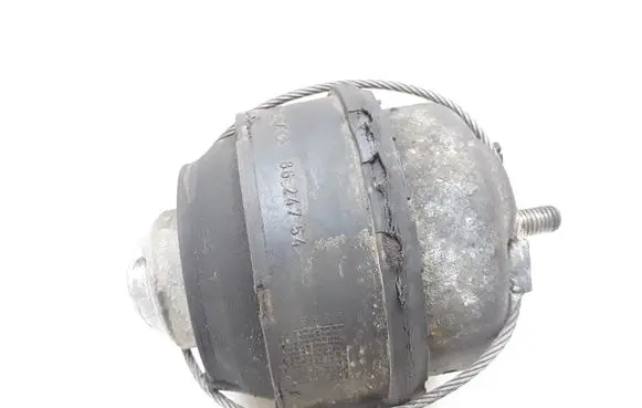 Volvo S60 Engine mount bracket 8624754
