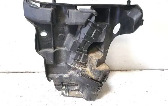 Volvo XC70 Front bumper mounting bracket 31214960
