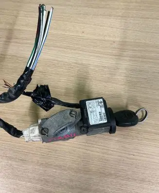 Nissan X-Trail T30 Ignition lock 5WK48042A 28590C9902 97RI000005