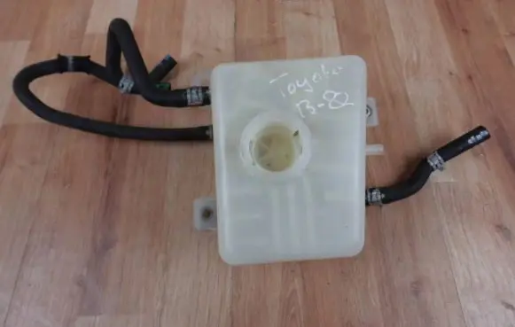 Lexus RX 450H Brake fluid reservoir 4722048271