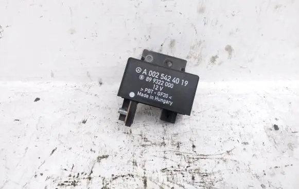 Glow plug pre-heat relay
