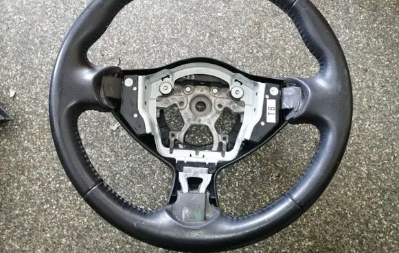 Nissan Juke I F15 Steering wheel