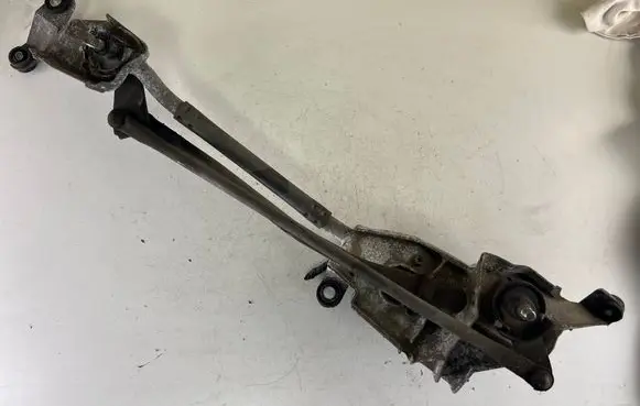 Front wiper linkage and motor