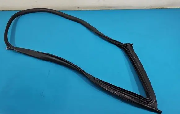 Maserati Quattroporte Front door rubber seal IMPRK1535522
