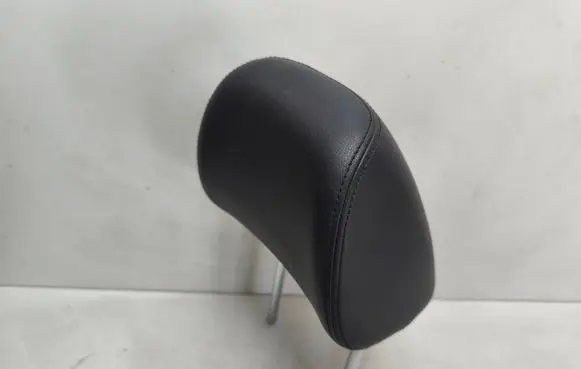 Volkswagen Tiguan Front seat headrest