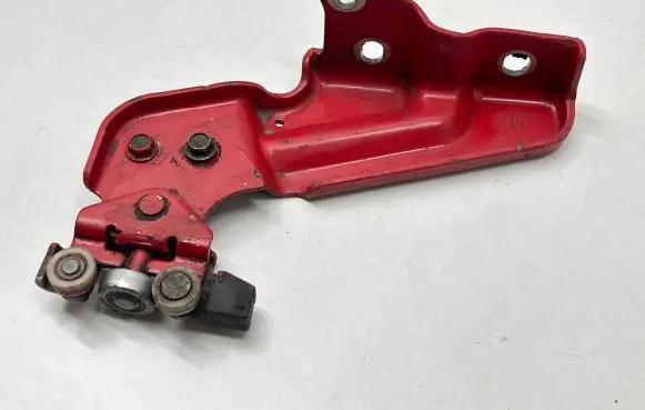 Nissan e-NV200 Sliding door lower roller guide/hinge 82420JX00B