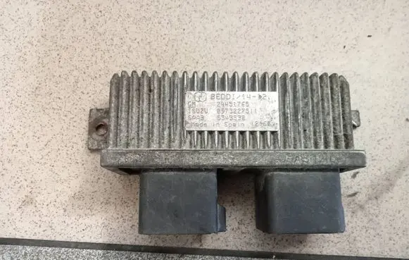 Opel Vectra C Glow plug pre-heat relay 24451765 8973227511 5343538