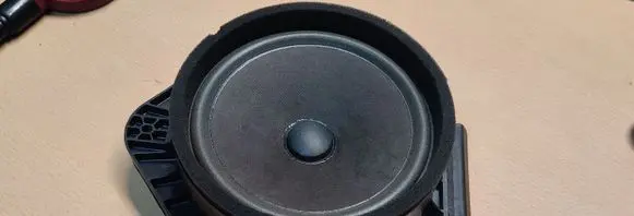 Chevrolet Malibu Front door speaker 22759390