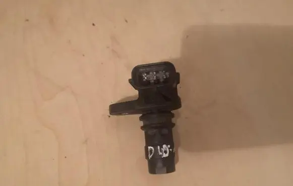 Volvo XC90 Camshaft position sensor 30713370