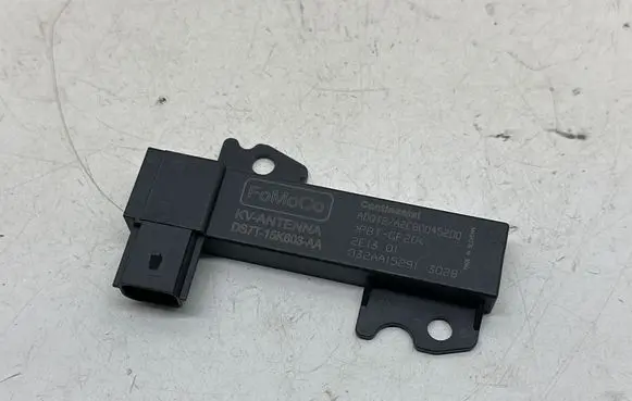 Ford Focus Aerial antenna amplifier DS7T15K603AA