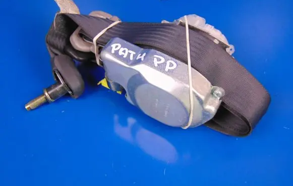 Nissan Pathfinder R51 Front seatbelt