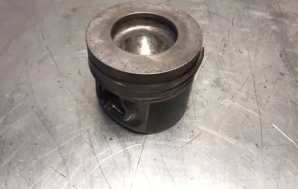 BMW 5 F10 F11 Piston 04L110