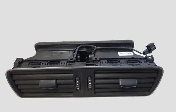 Volkswagen PASSAT B6 Dash center air vent grill 3AB819728A