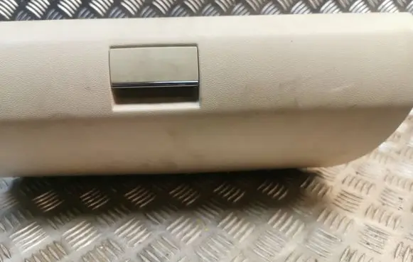 Mercedes-Benz B W245 Glove box