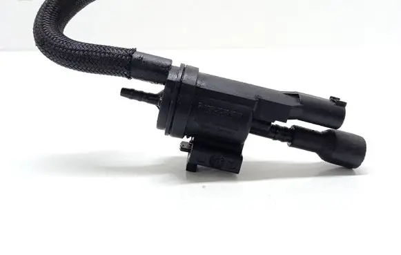 Mercedes-Benz C W204 Turbo solenoid valve 0025407097 48B43625C02