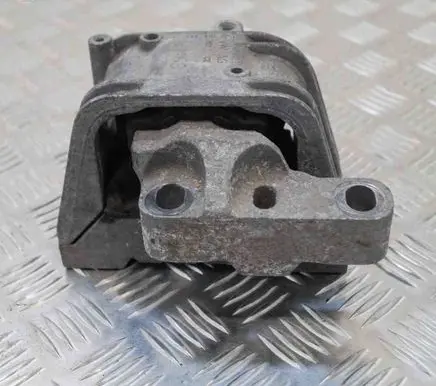 Engine mount bracket