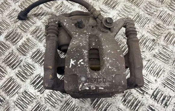 Nissan Qashqai J12 Rear brake caliper 