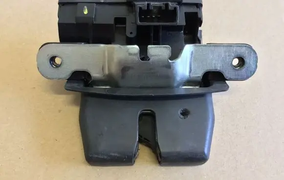Ford Fiesta Tailgate/trunk/boot lock/catch/latch D3D0B