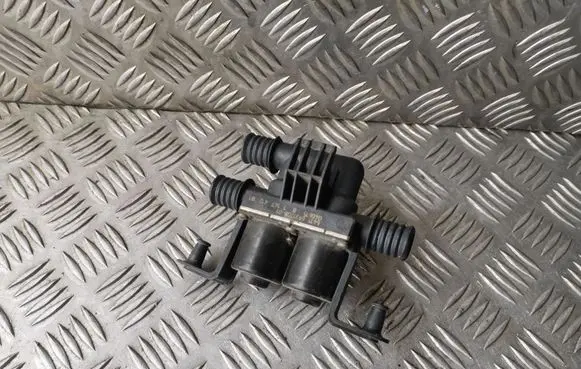 BMW 5 E60 E61 Coolant heater control valve 64116931708 6931708 6411693170801