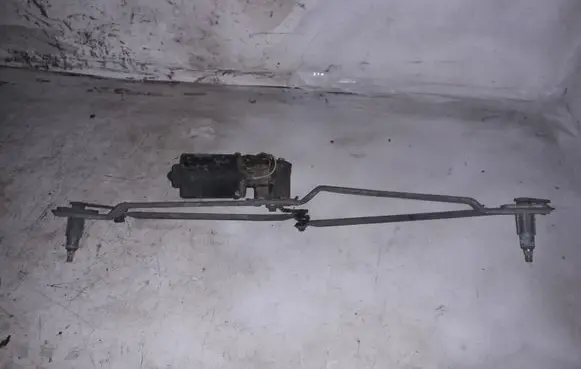 Volkswagen Golf II Front wiper linkage and motor