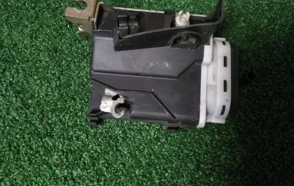 Audi A4 S4 B5 8D Rear door lock 4A0839015G 4A0185