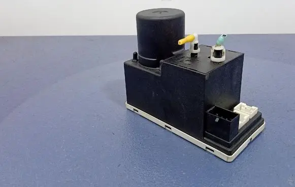 Audi A3 S3 8L Central locking vacuum pump 8L0862257A