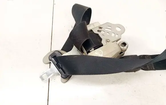 Toyota Corolla Verso AR10 Rear seatbelt 