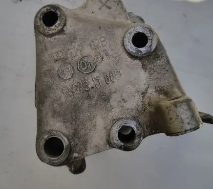 Peugeot 607 Engine mounting bracket 9628311880