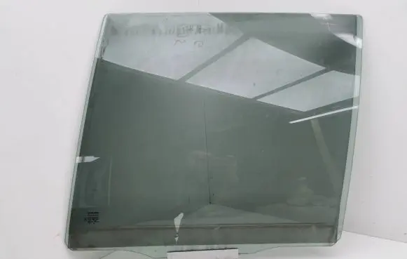 Volvo XC90 Rear door window glass