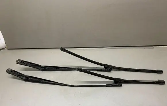 Skoda Octavia Mk2 (1Z) Front wiper blade arm 1Z1955410