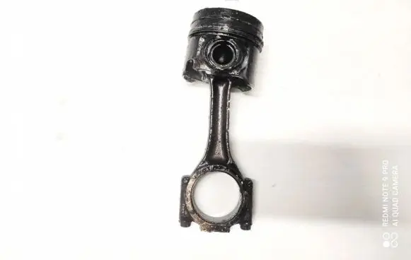 Volkswagen PASSAT B6 Piston with connecting rod
