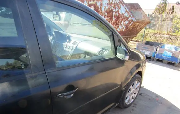 Volkswagen Cross Touran I Front door 