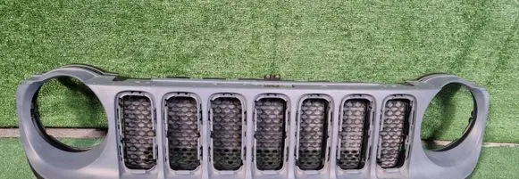 Jeep Renegade Front bumper upper radiator grill 735587825