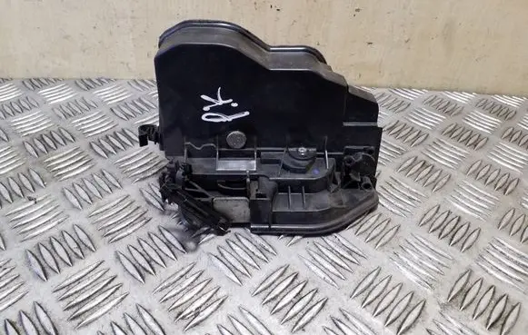 BMW X5 E70 Front door lock 7167073