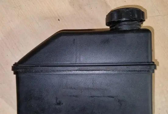 Volvo V70 Power steering fluid tank/reservoir 8649720