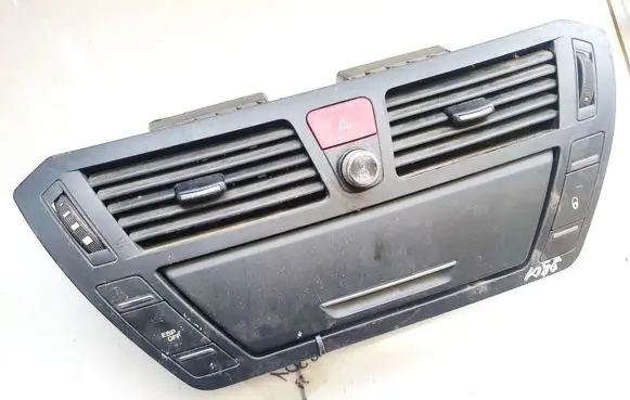 Citroen C4 I Picasso Dash center air vent grill 9683265080 9683265780-e04