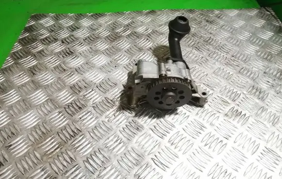 Volkswagen Golf VI Oil pump 03L115105C