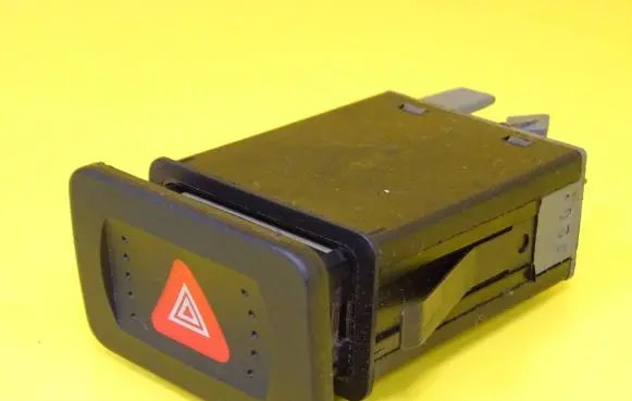 Volkswagen Golf IV Hazard light switch 1J0953235C