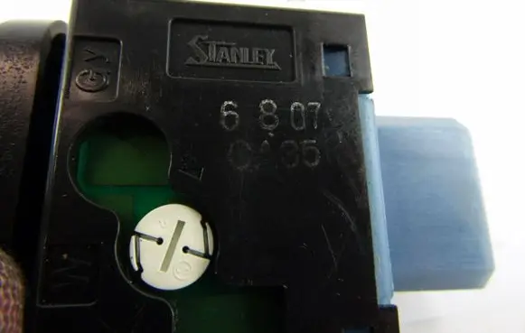 Mazda Xedos 6 Hazard light switch 6807CA35